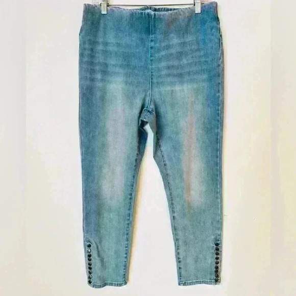 Soft Surrounding Light Wash Pull-On Jeans - Picture 1 of 8